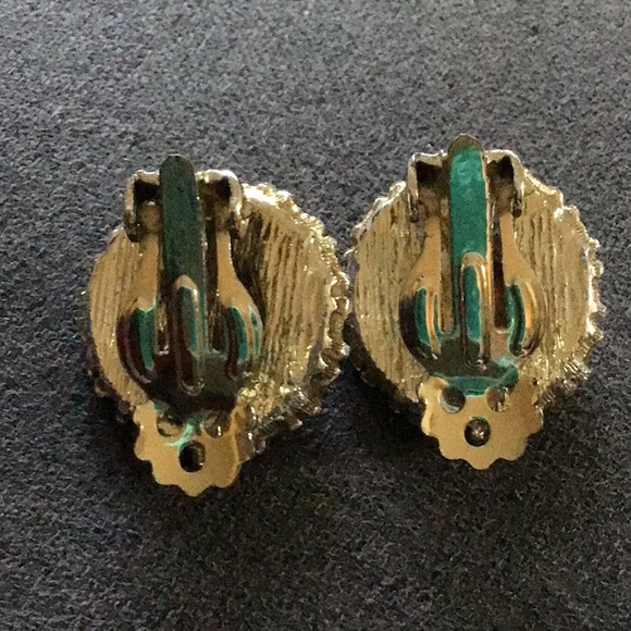 Clip on round earrings - Picture 3 of 5